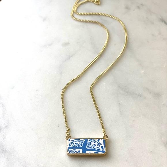 Blue and white polymer clay gold bezel necklace - Picture 3 of 4